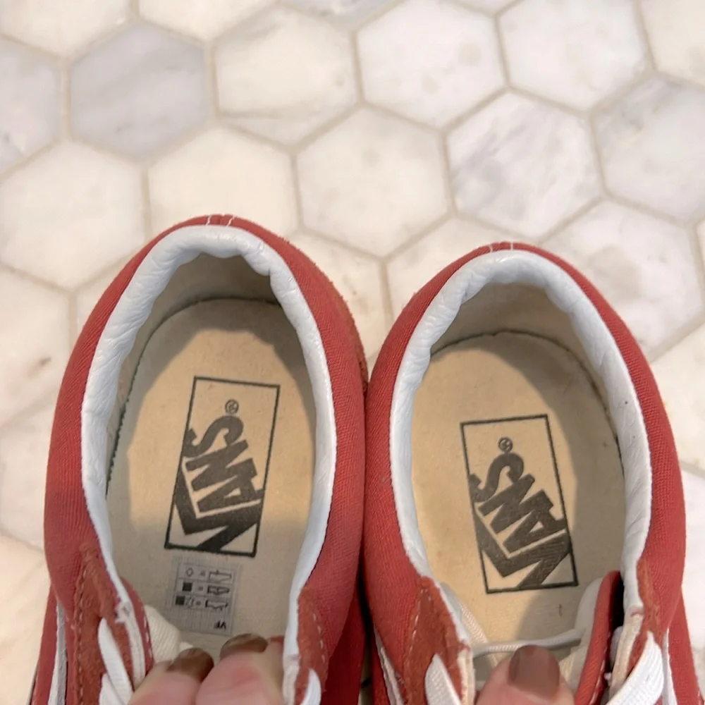 Vans Classic Old Skool PICANTE RED & TRUE WHITE Lace Up Low Top Sneakers Size 7